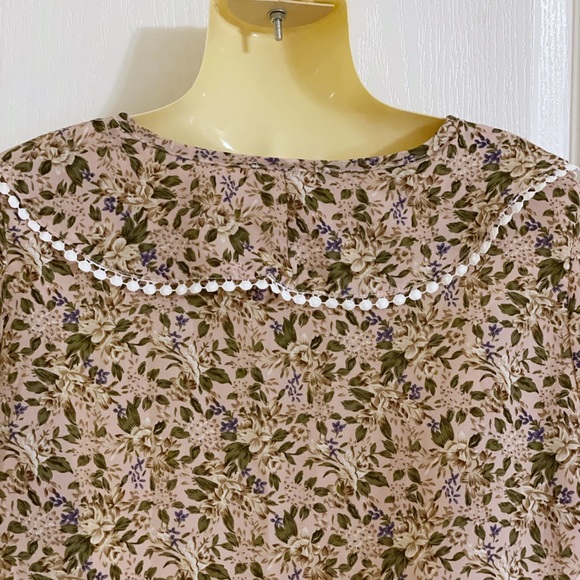 Like new diary pink floral button down puff sleeve blouse, ruffle collar - Picture 8 of 13